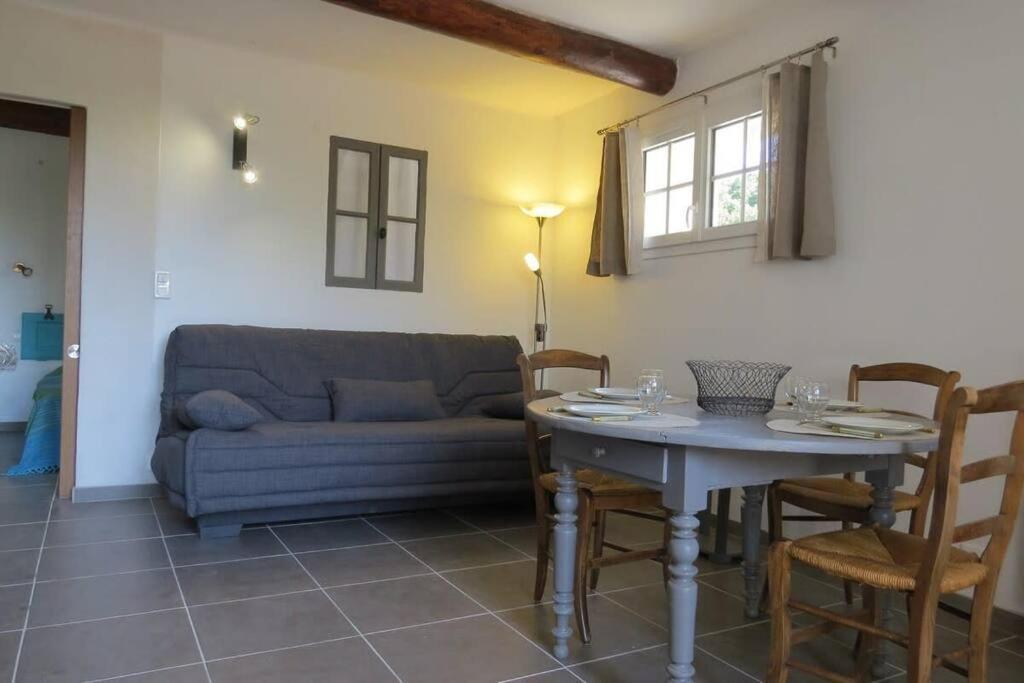 Вилла Les Tarraiettes Au Pied Du Luberon Лурмарин Экстерьер фото